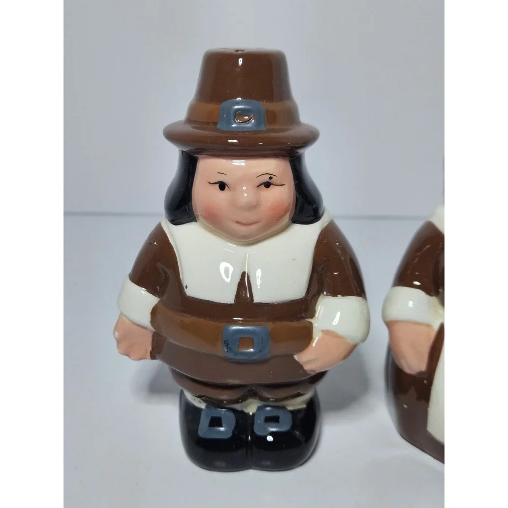 Publix The Pilgrim Pair Thanksgiving Ceramic Salt and Pepper Shakers Vintage